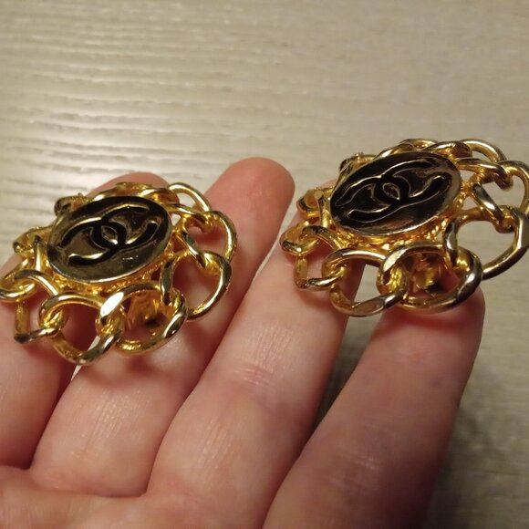 Chanel LARGE Vintage Clip On Earrings - Picture 10 of 15